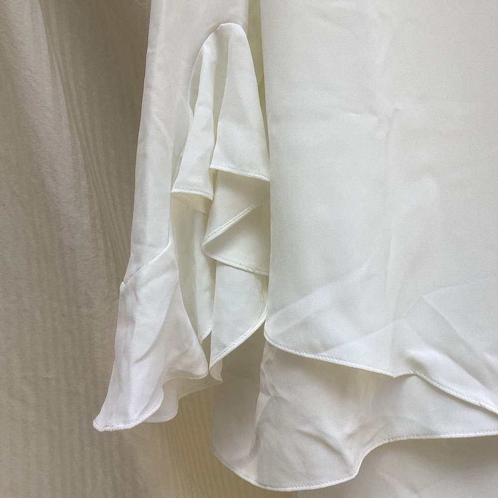 Vince Camuto NWT White V-Neck Ruffle Sleeve Blouse, size large - Picture 2 of 11